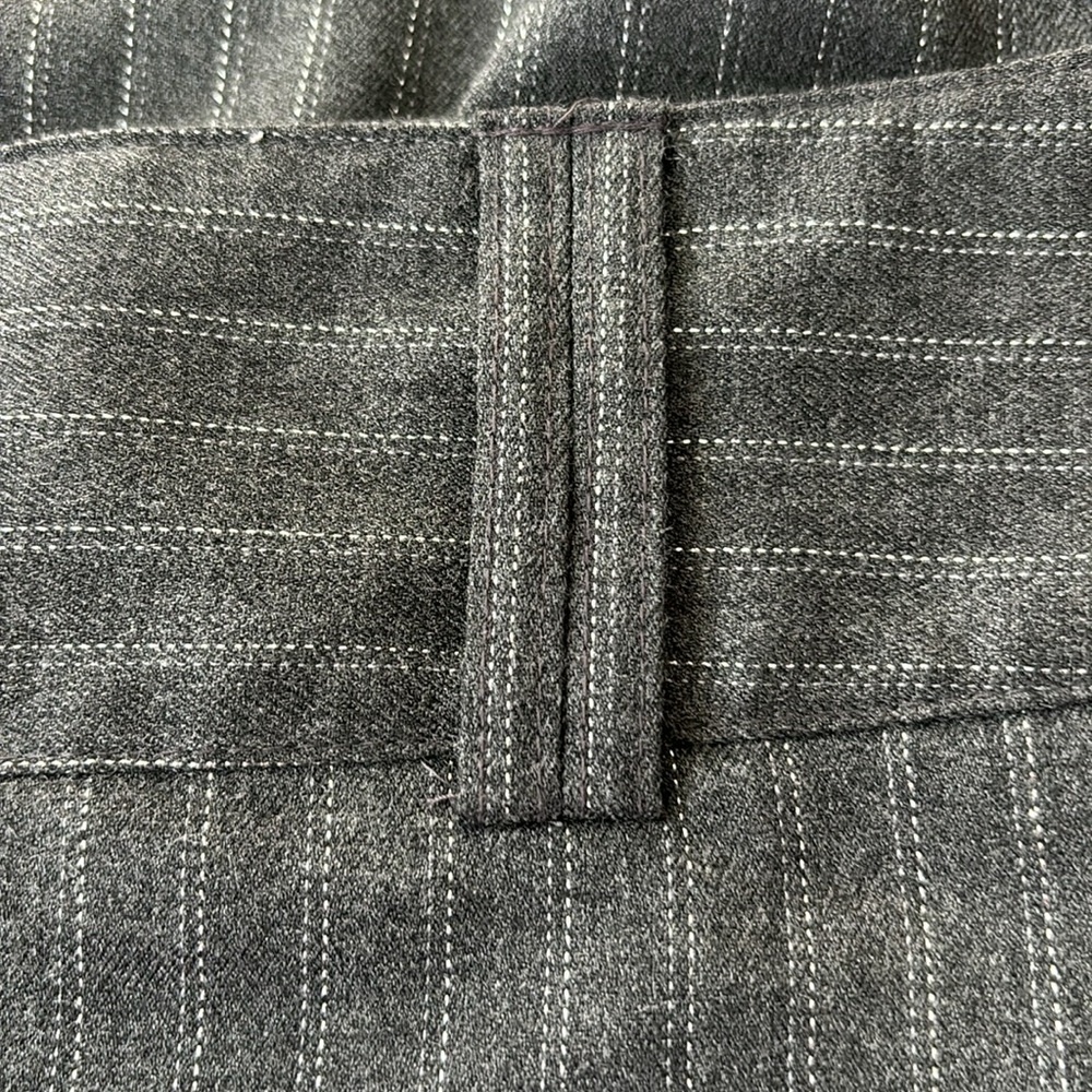 No Boundaries Women’s Pinstripe casual business pants. Size 5 gray - Picture 6 of 11